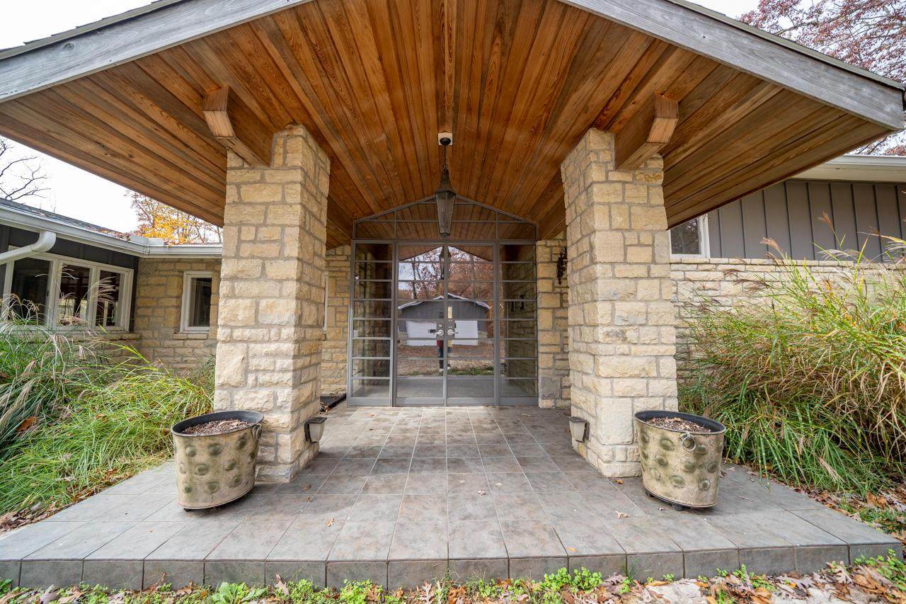 9063 Oakwood Point - Photo 1