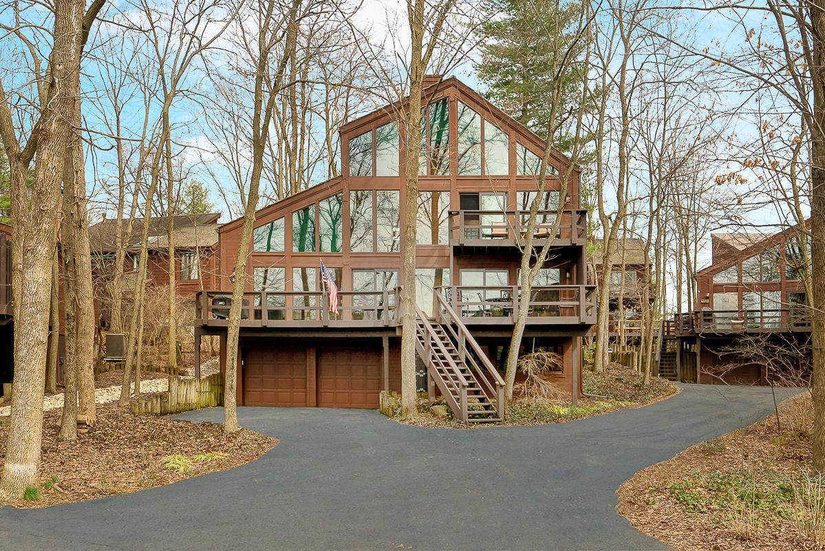 384 Hickory Lane - Photo 1