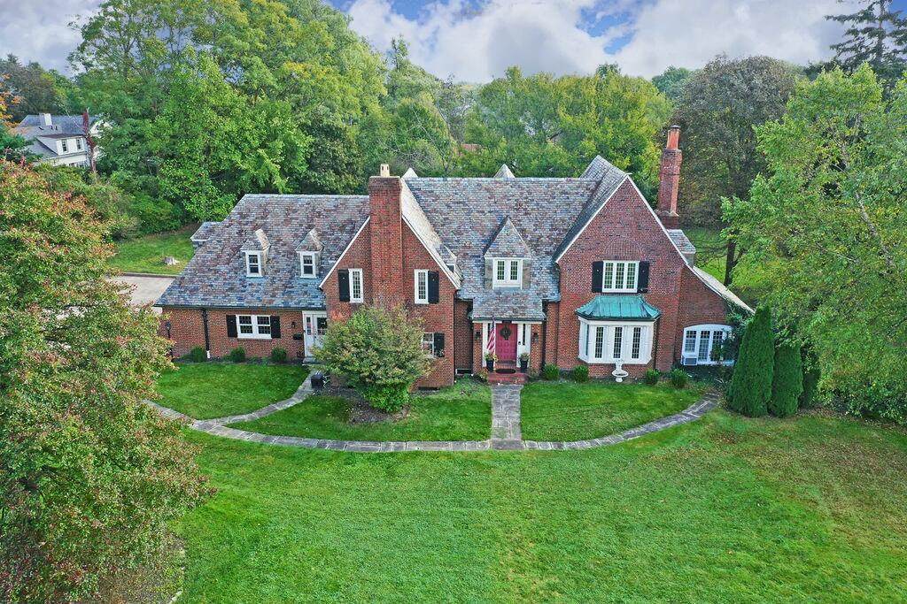 595 Woodhill Road - Photo 1