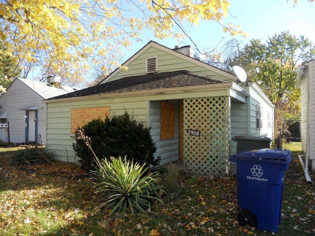 2908 Hiawatha Street - Photo 1