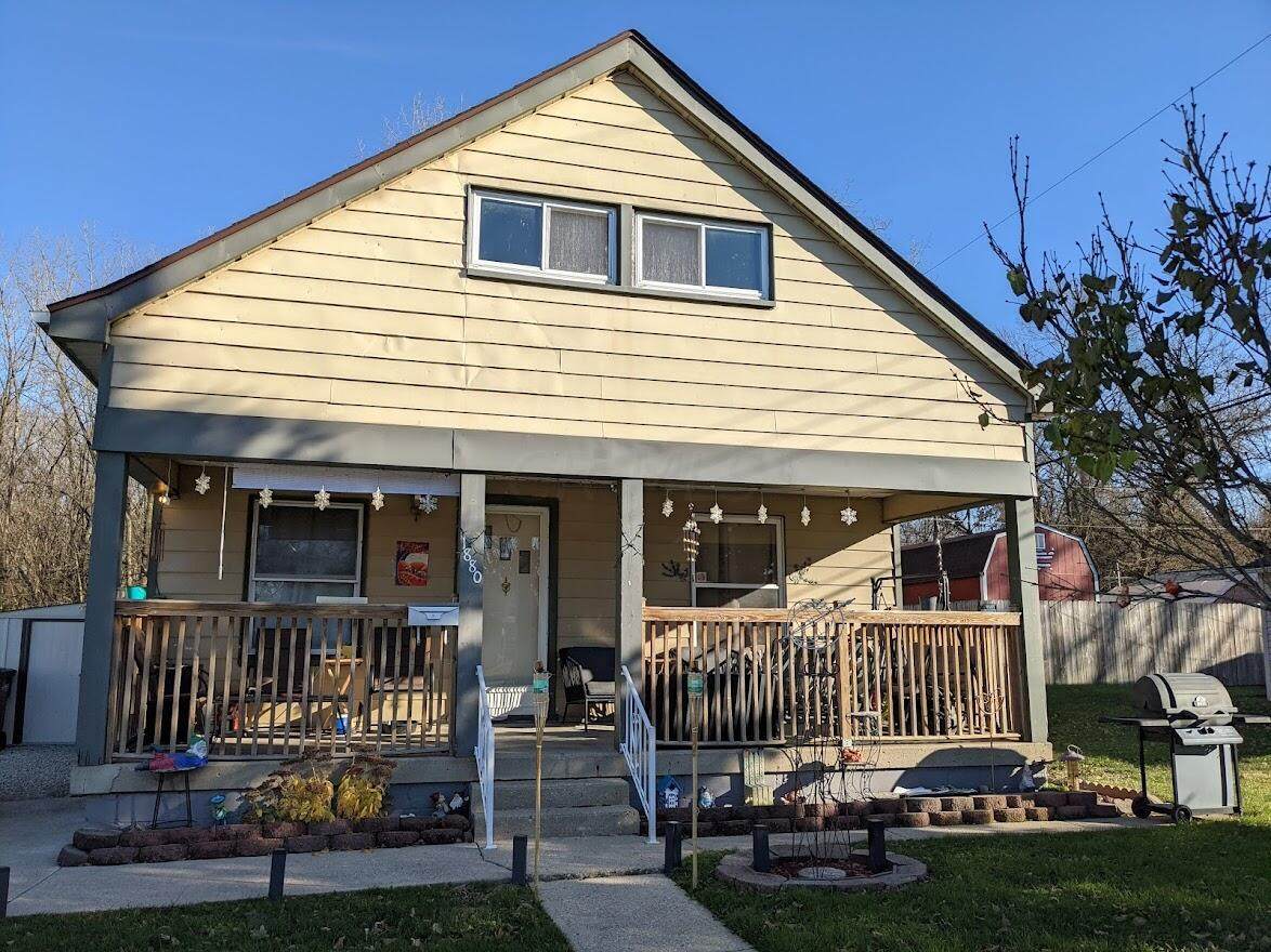 1880 Pond Drive - Photo 1