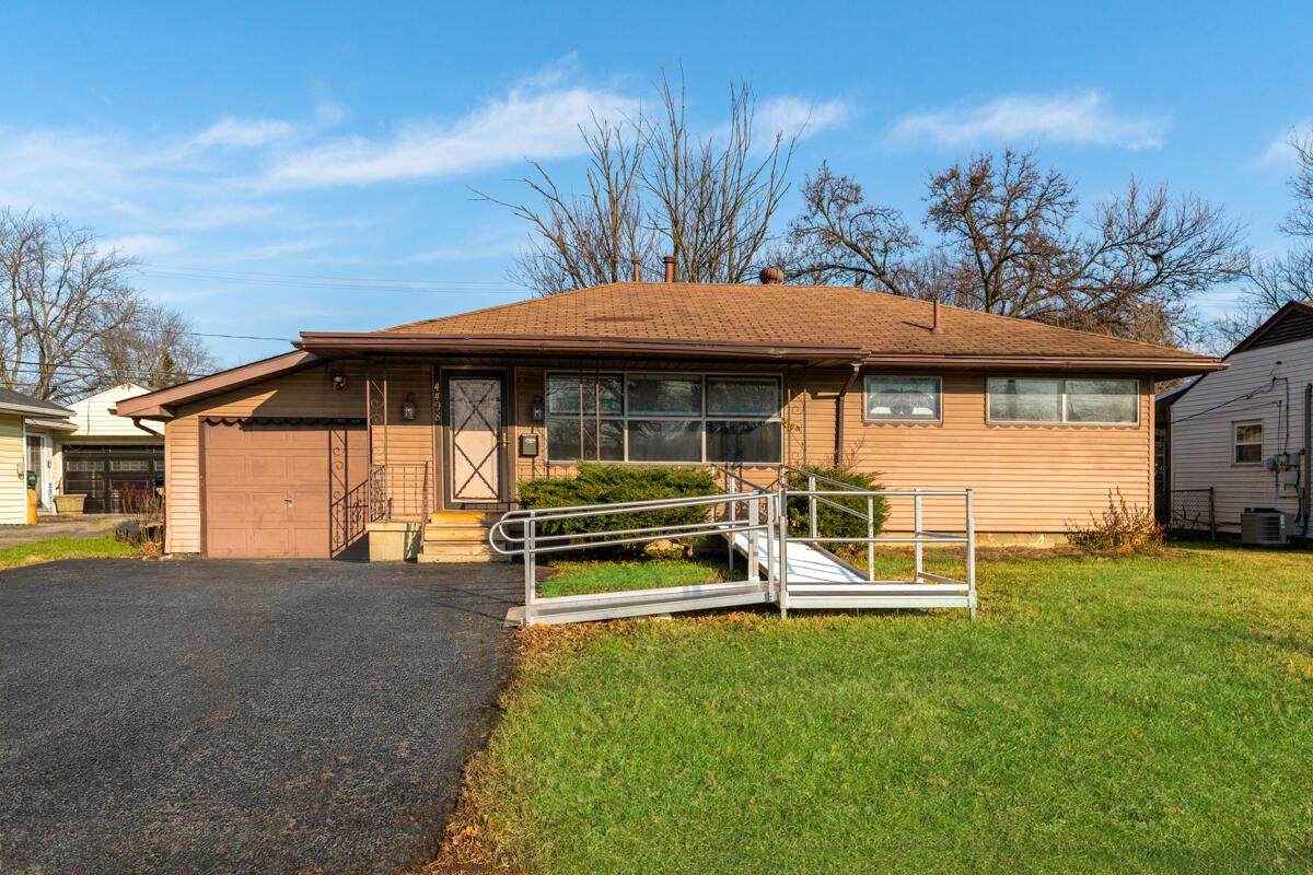 4498 Livingston Avenue - Photo 1
