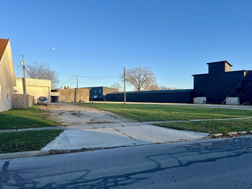 328 Oak Street - Photo 1