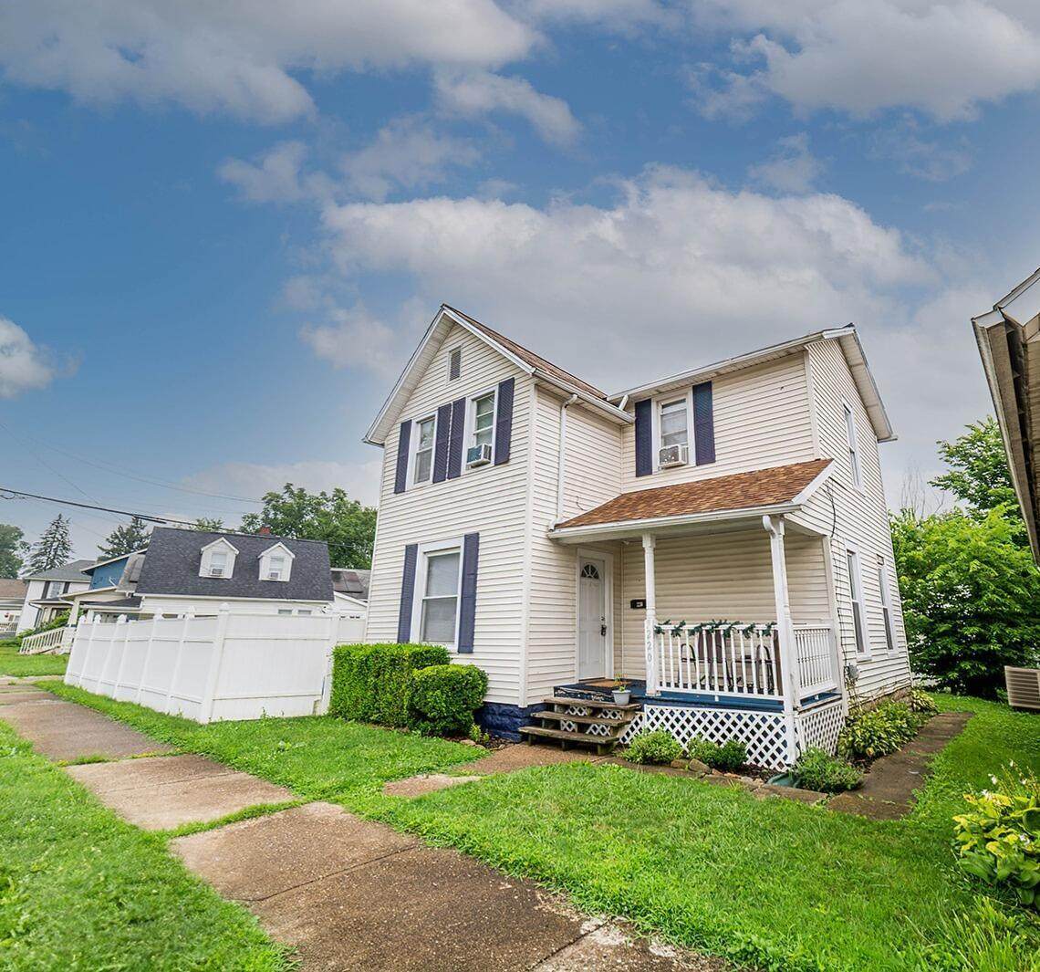 220 10th Street - Photo 1