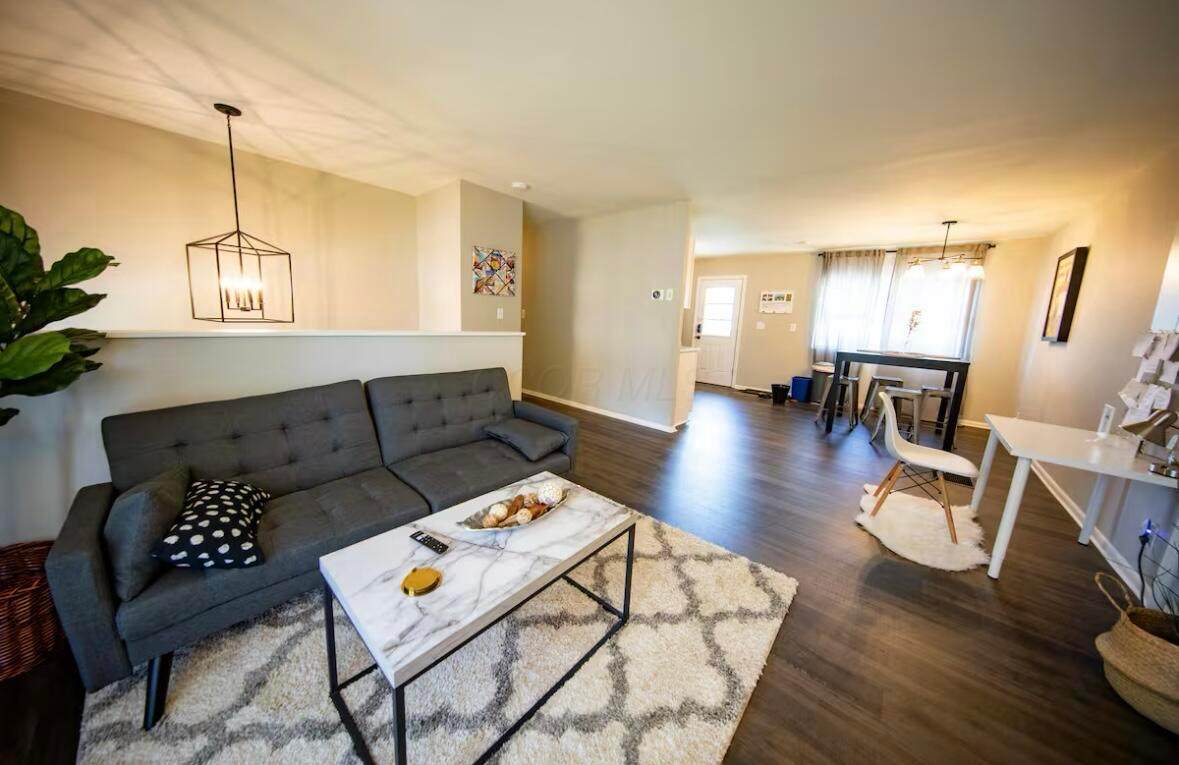 221 Lincolnshire Road - Photo 1