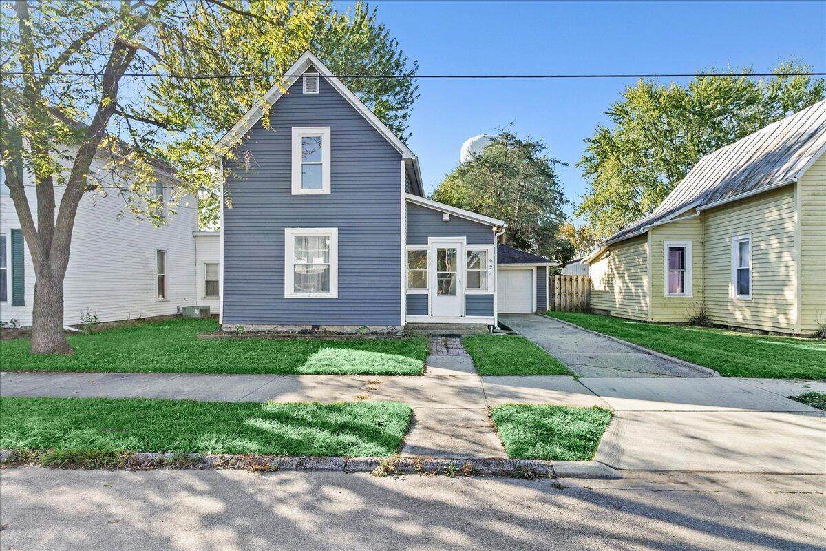 627 6th Street - Photo 1