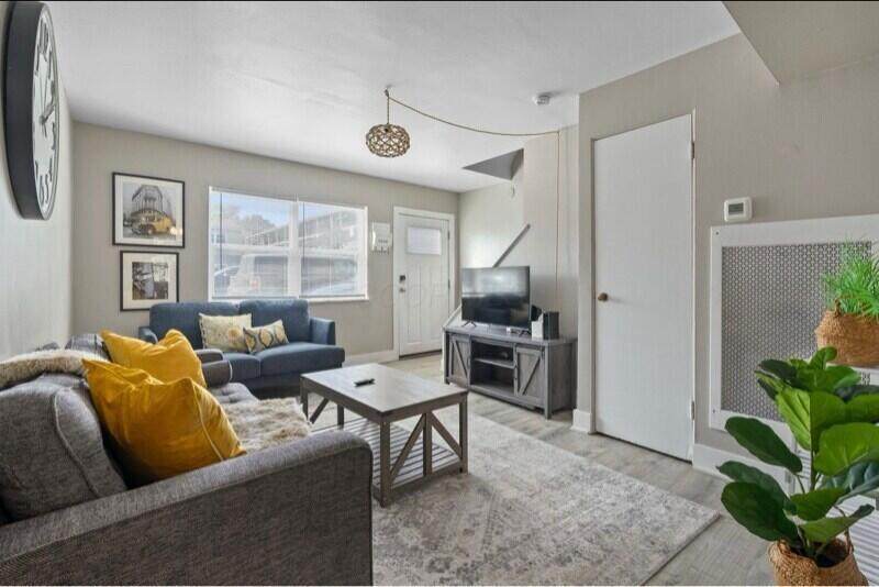 464-464 D Norwich Avenue - Photo 1