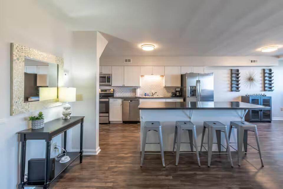 2500-10 Warsaw Avenue - Photo 1