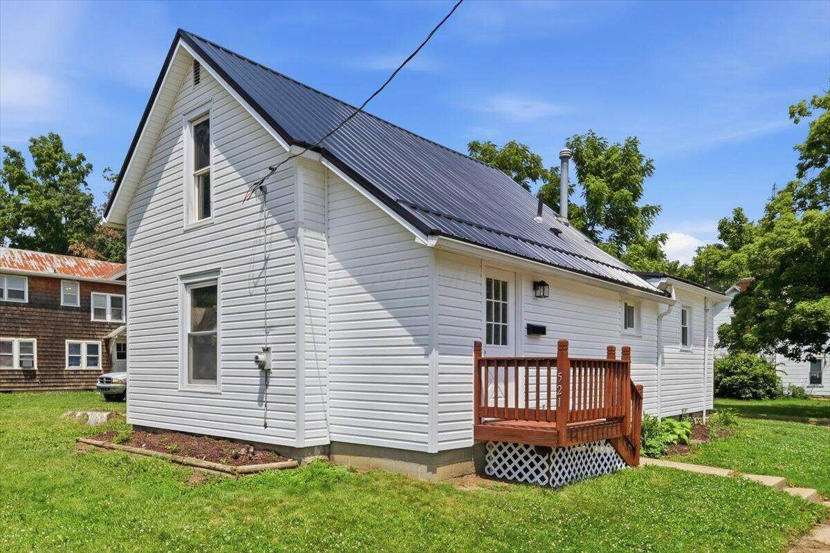 521 Burgess Street - Photo 1