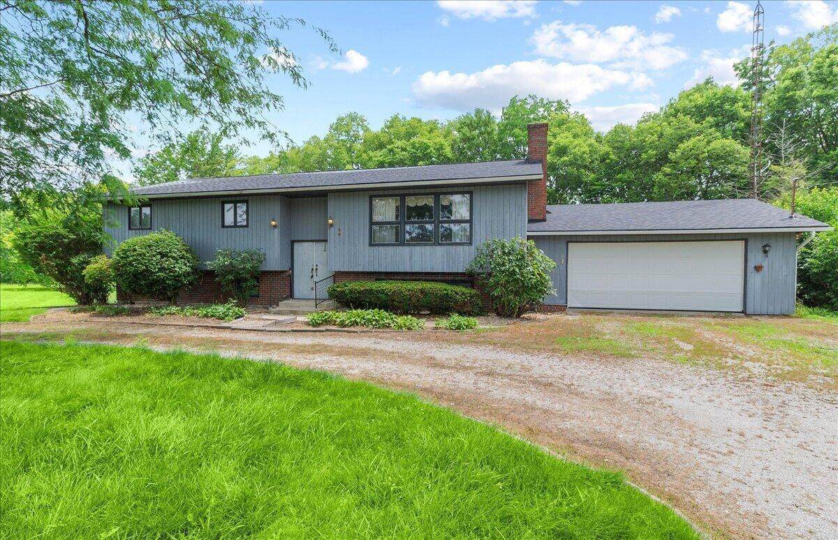 900 Forest Hill Drive - Photo 1