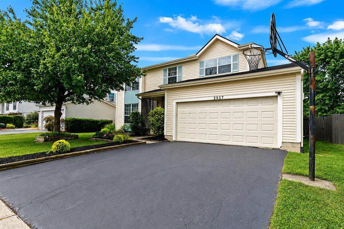 2937 Castlebrook Avenue - Photo 1