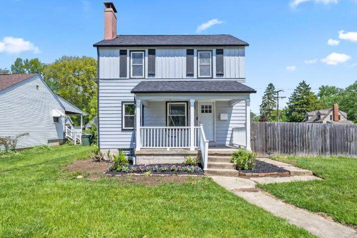 1676 Lakeview Avenue - Photo 1