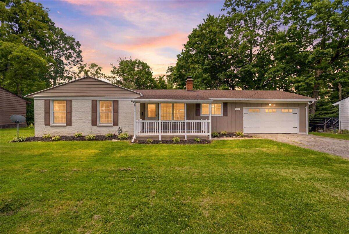 1862 Red Oak Drive - Photo 1