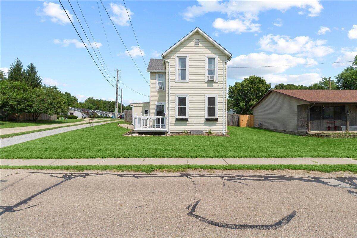 426 Light Street - Photo 1