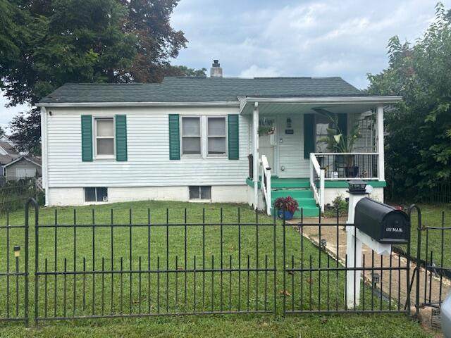 1040 Campbell Avenue - Photo 1
