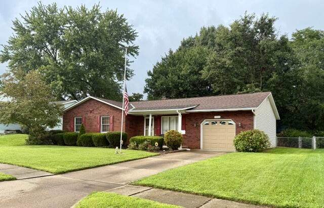 1900 Lakeview Drive - Photo 1