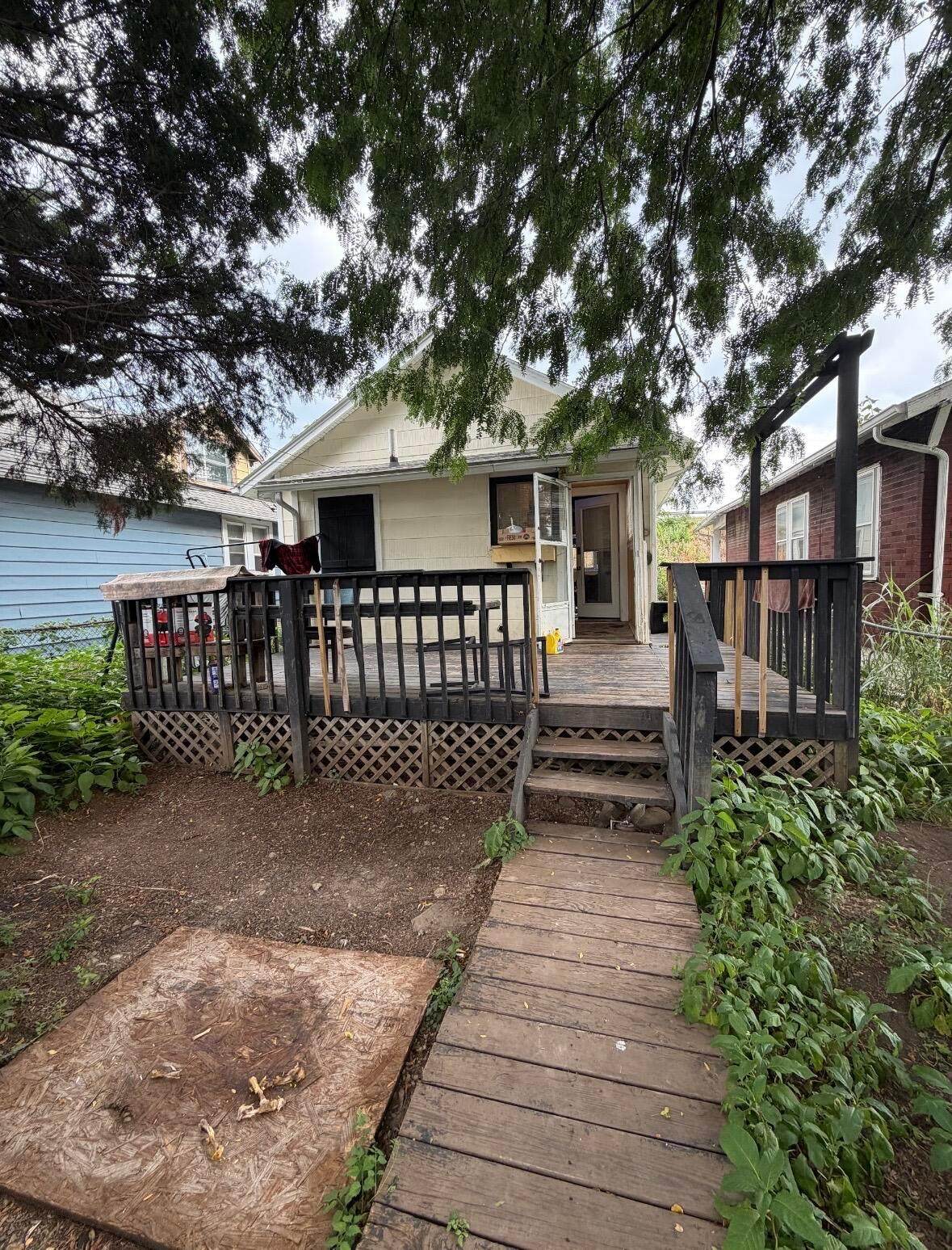818 Thomas Avenue - Photo 1