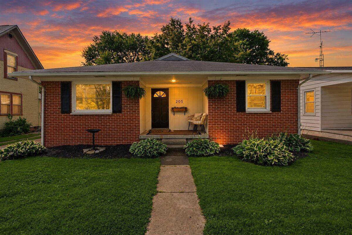 205 Baird Street - Photo 1