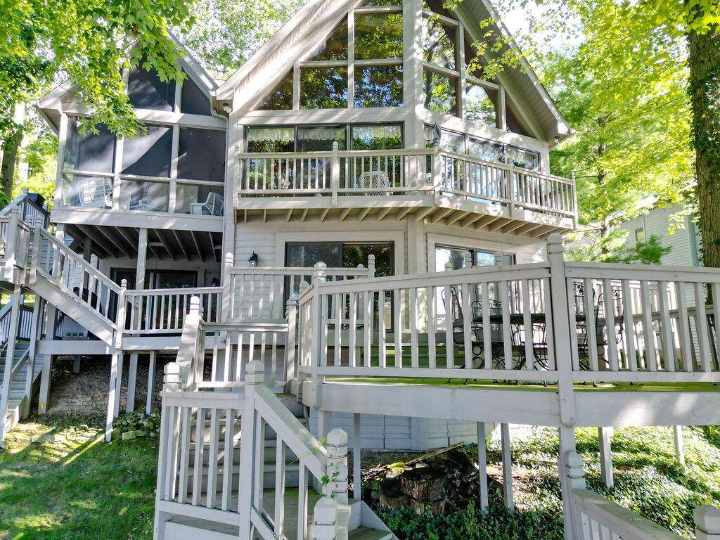 637 King Beach Drive - Photo 1
