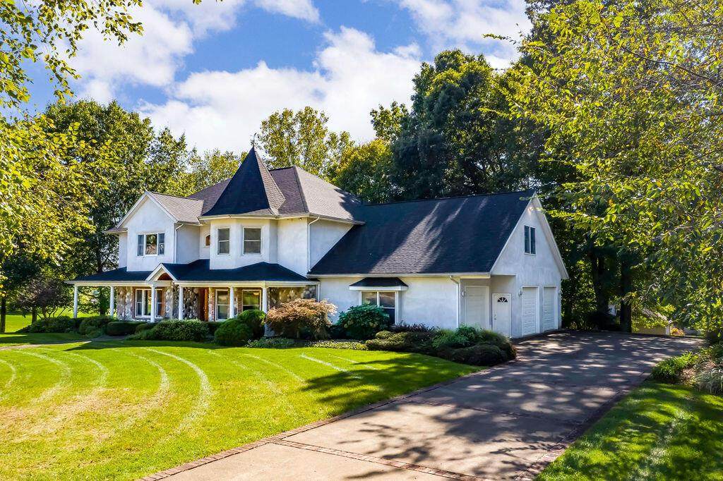 551 Pinehurst Court - Photo 1