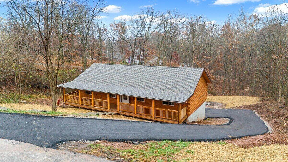 316 Ridgewood Boulevard - Photo 1