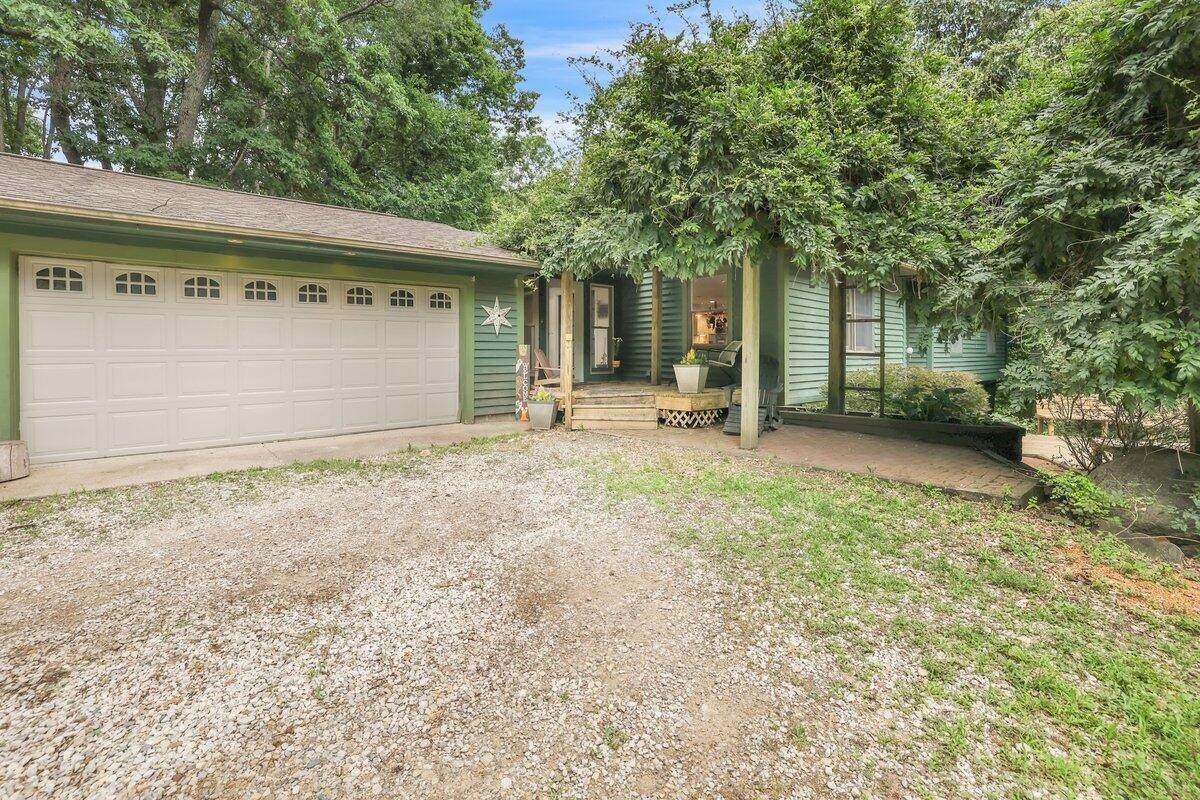 1795 Welsh Hills Road - Photo 1