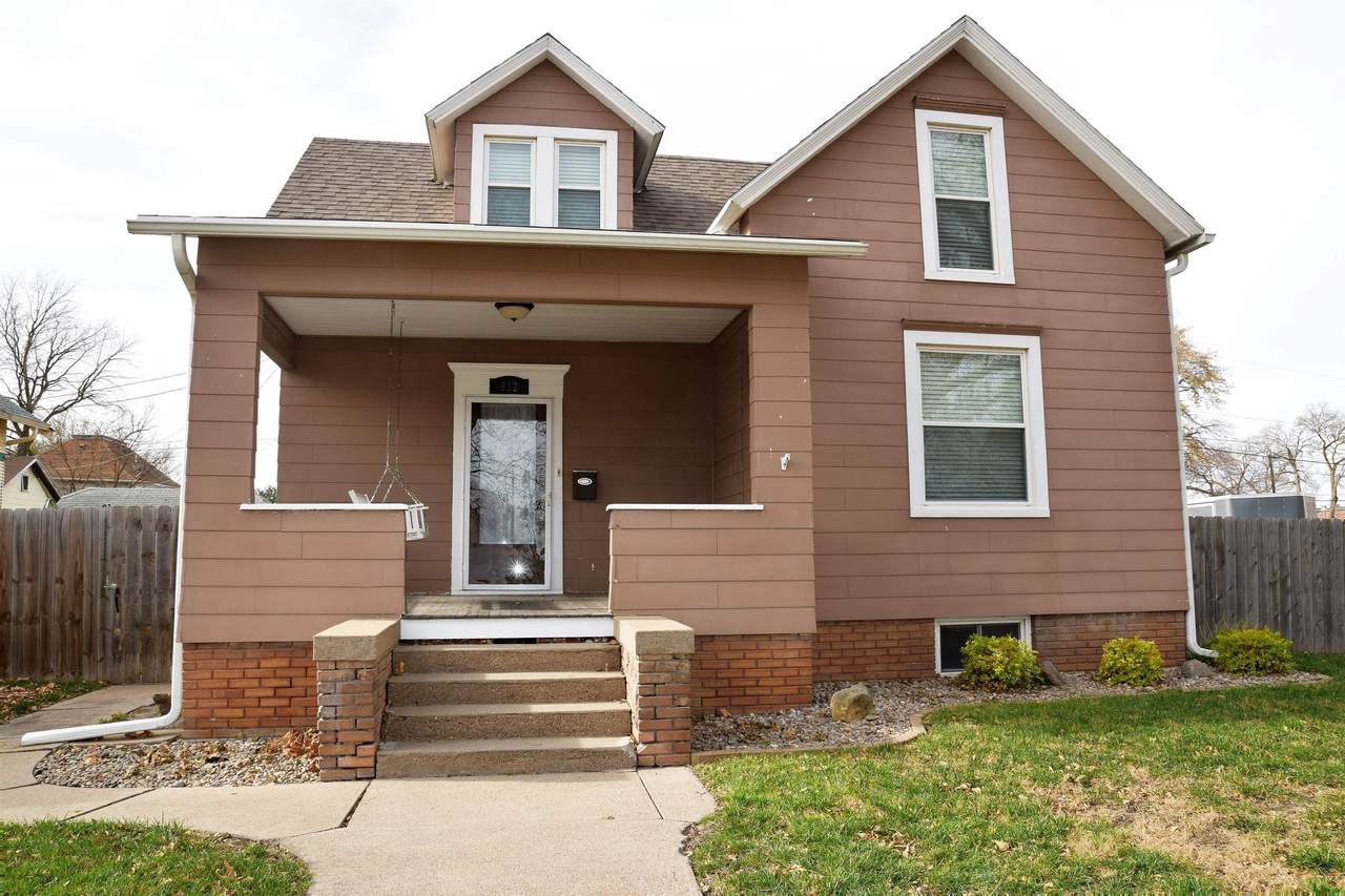 962 21ST AVENUE - Photo 1