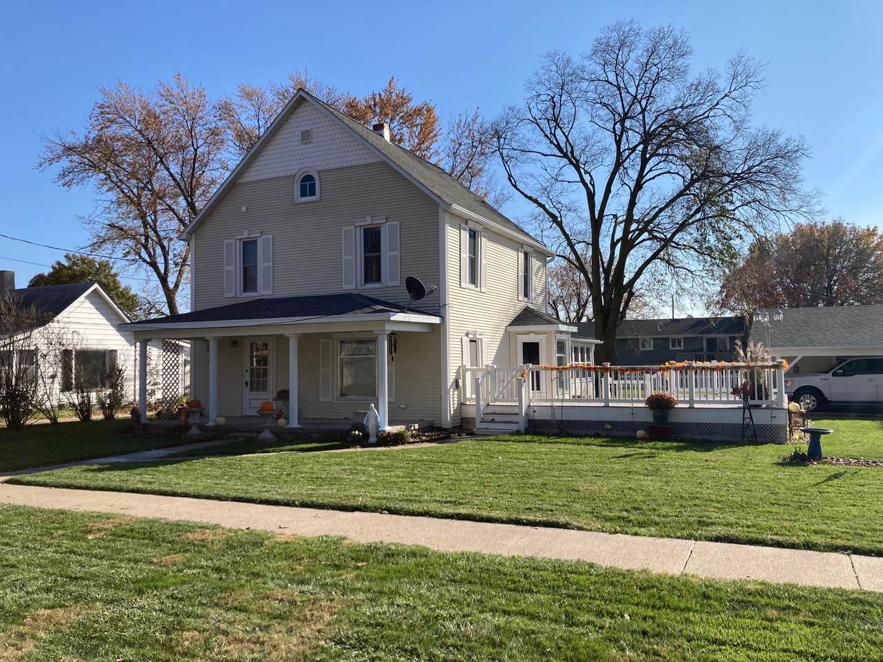 521 Saint Clare Avenue - Photo 1