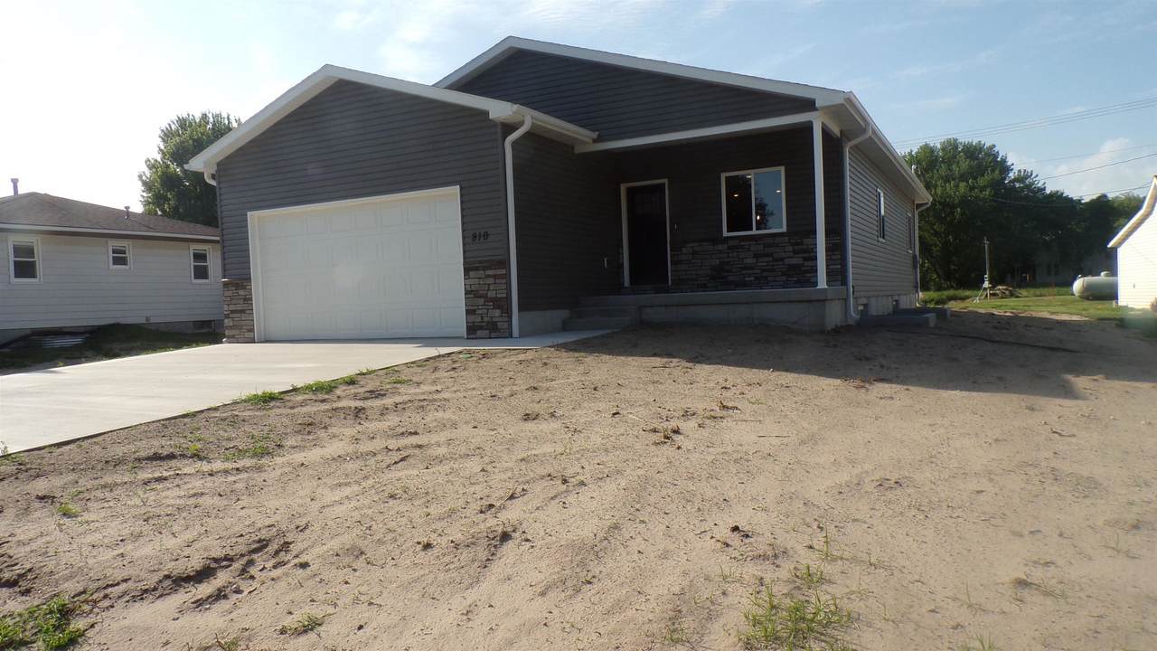810 9TH STREET - Photo 1