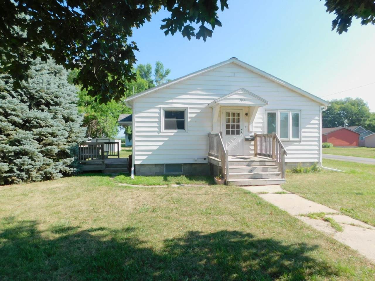 304 Gerrard Avenue - Photo 1