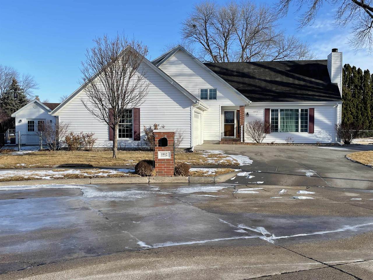 1912 Northbrook Place - Photo 1