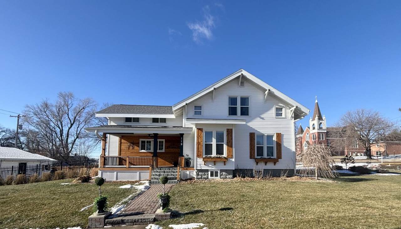 119 Laurel Street - Photo 1