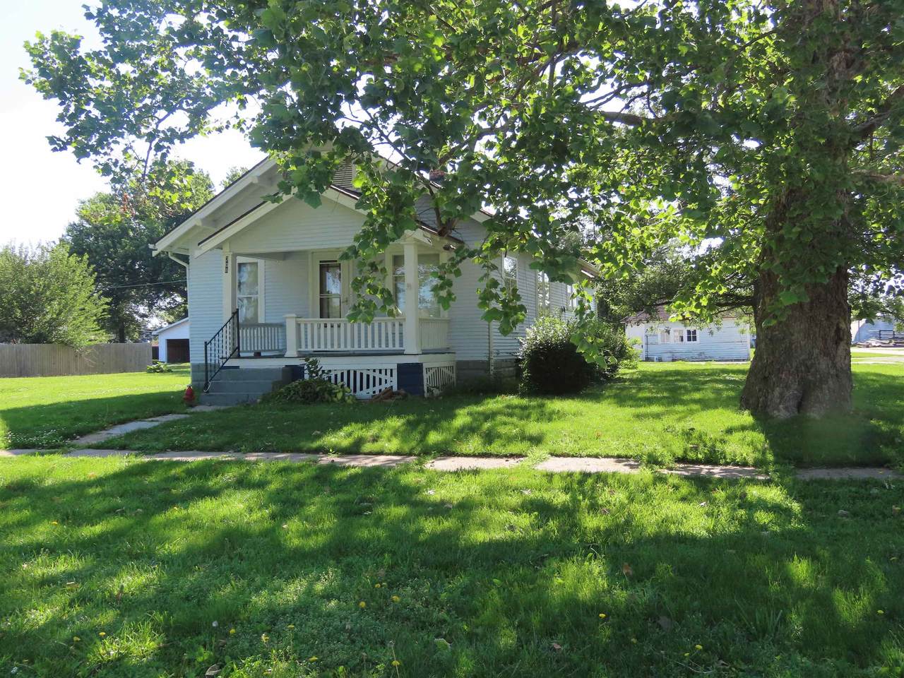 208 10th Street - Photo 1