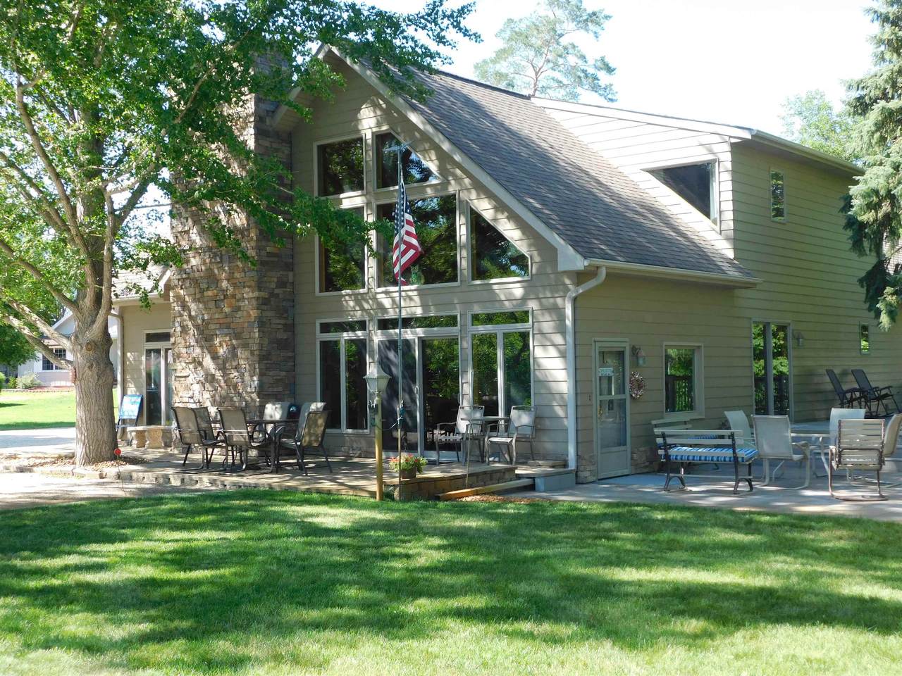 6 Thundershore Drive - Photo 1