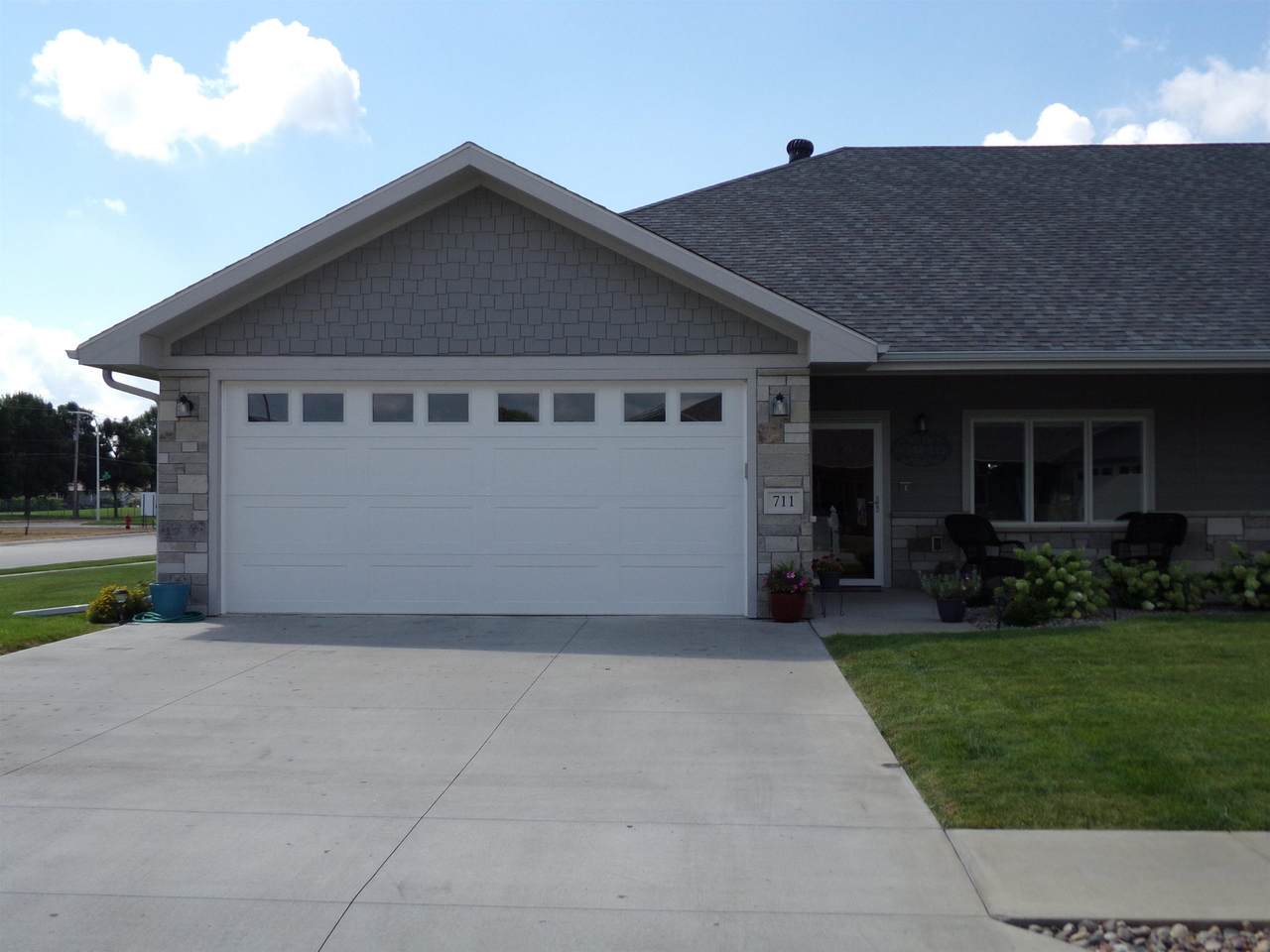 711 Augustine Place - Photo 1