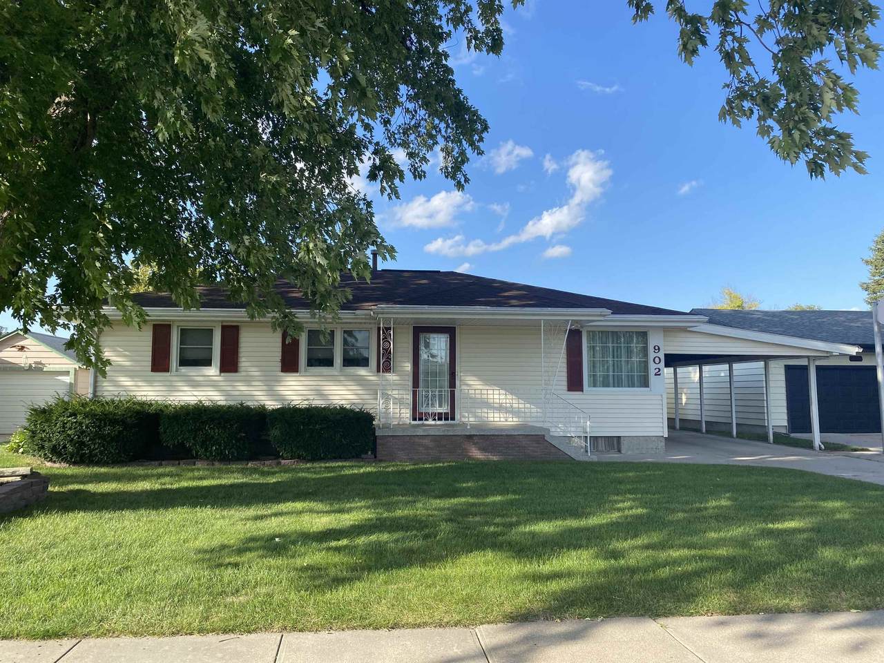 902 20th Street - Photo 1