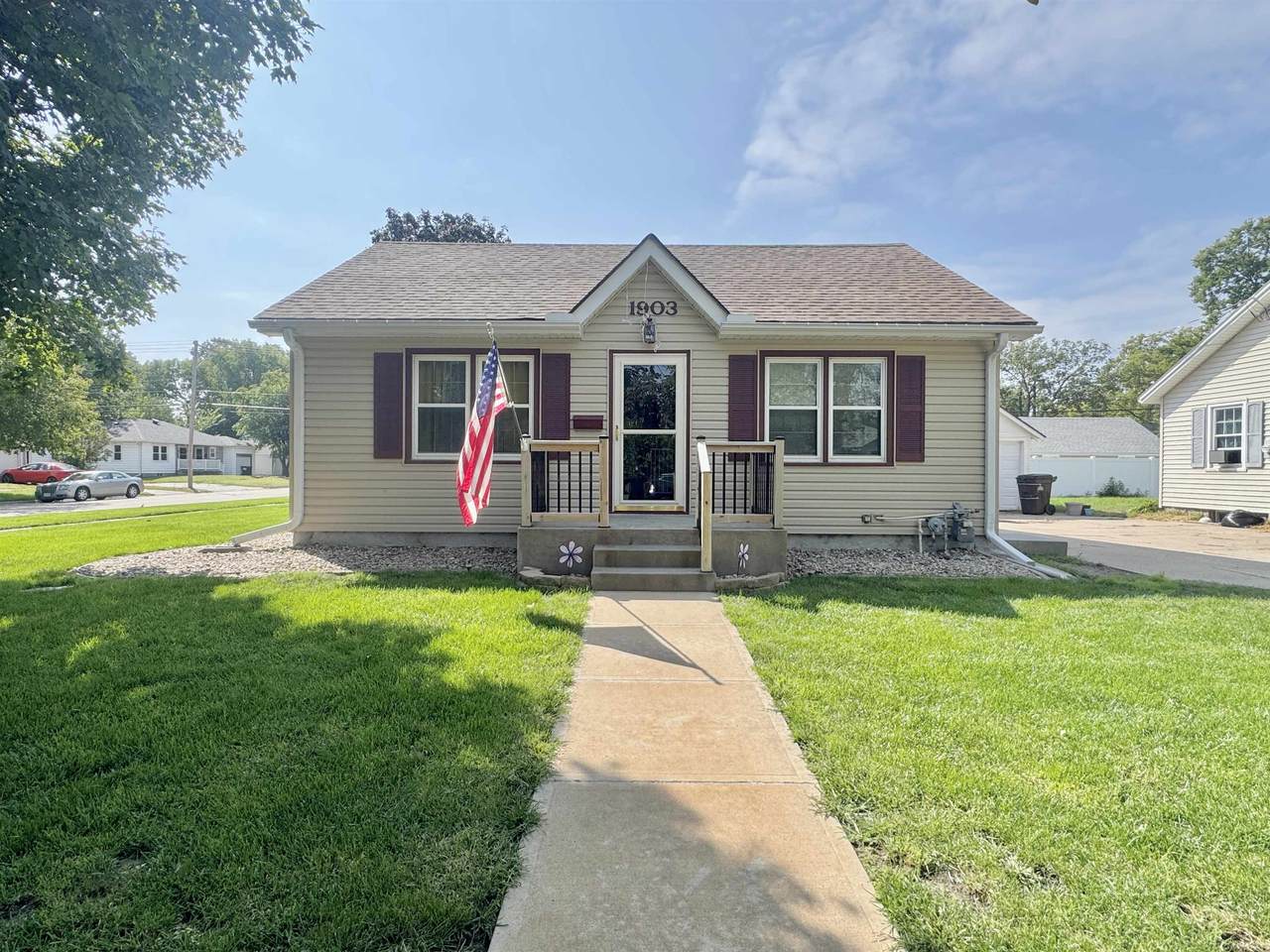 1903 9th Street - Photo 1
