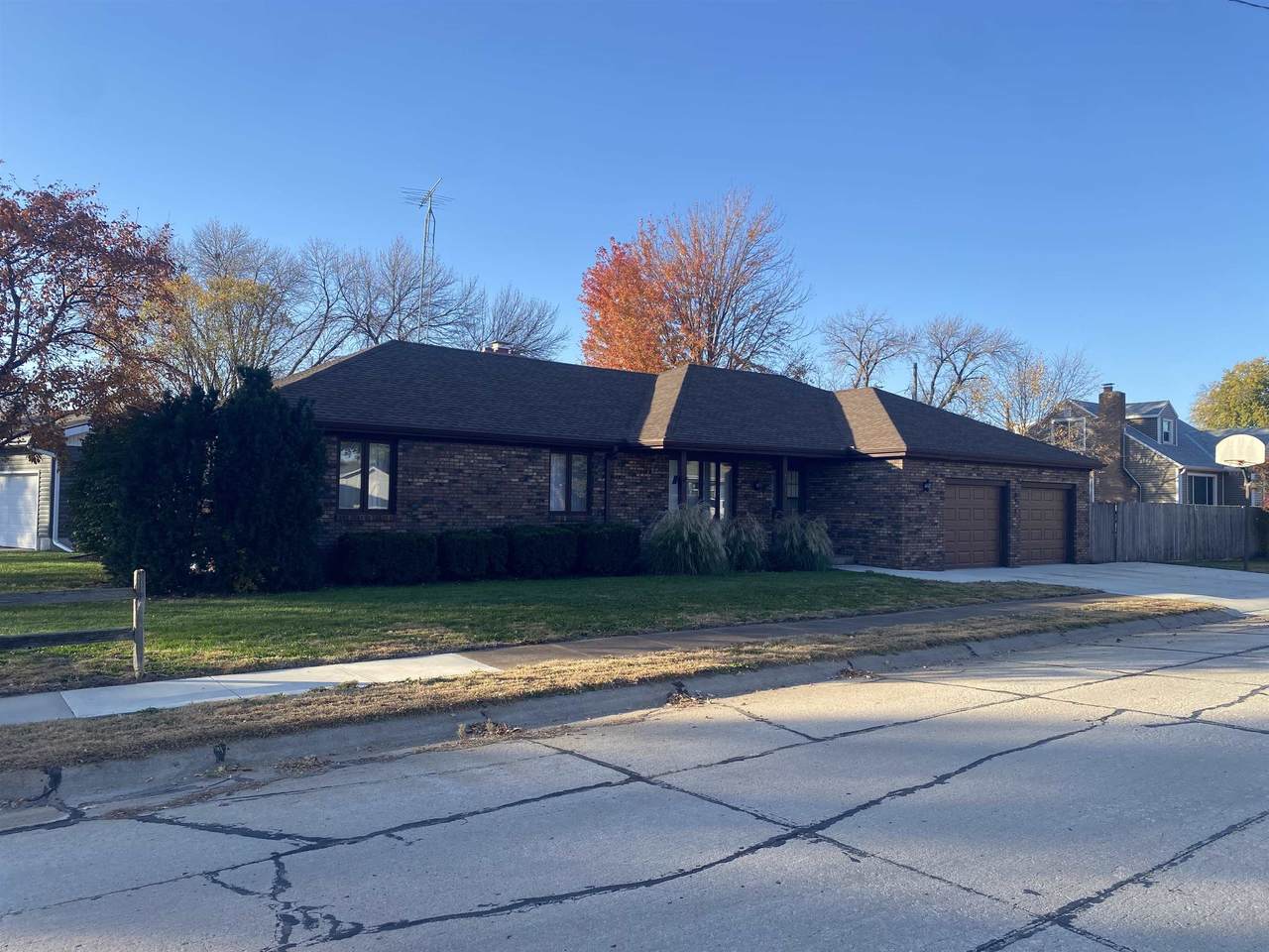 1015 6th Street - Photo 1