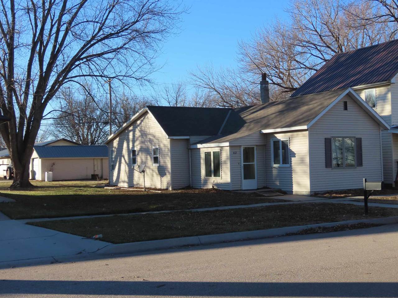 412 Esplanade St - Photo 1