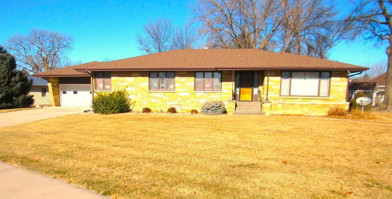 104 Willard Avenue - Photo 1