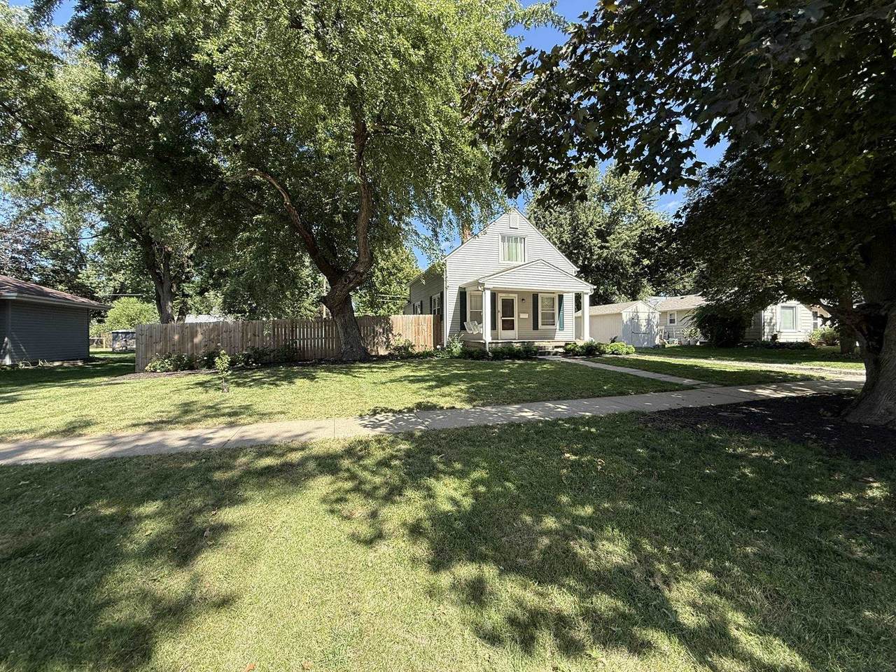 720 10th Street - Photo 1