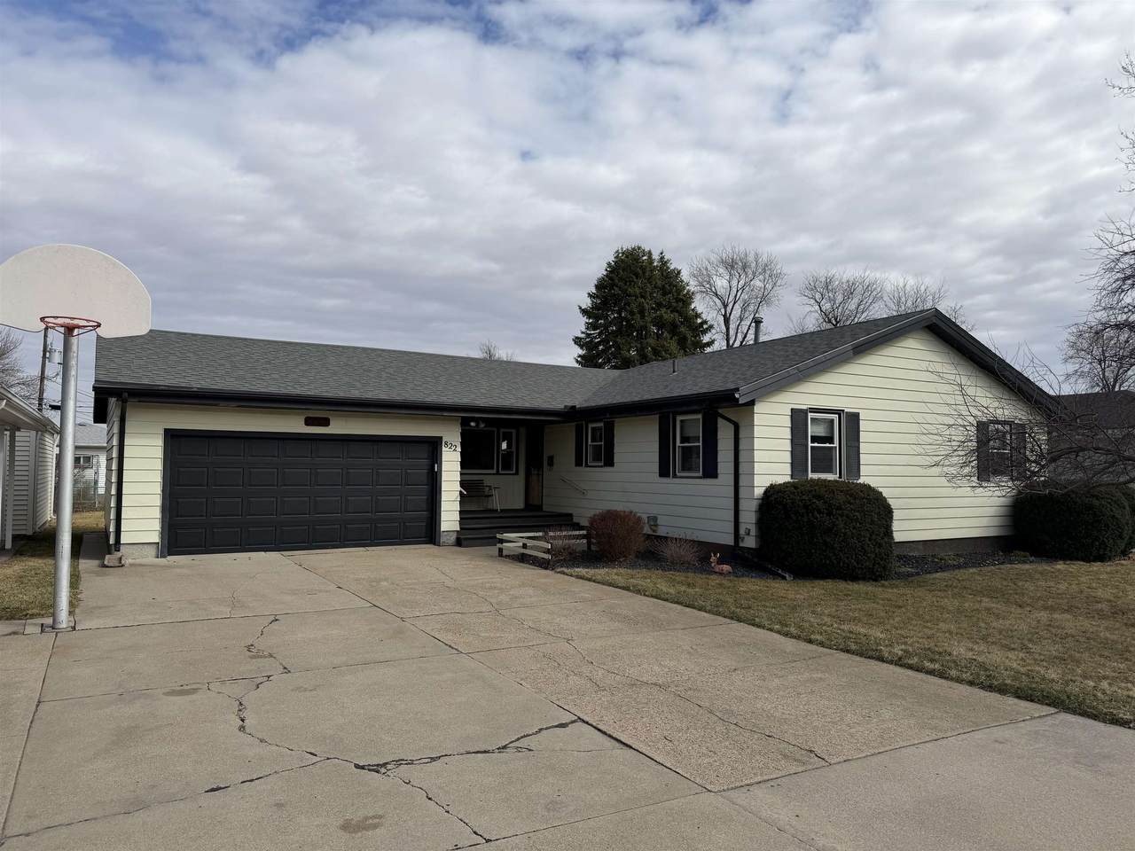 822 20th Street - Photo 1