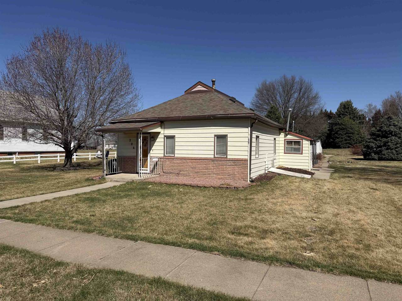206 1st Street - Photo 1