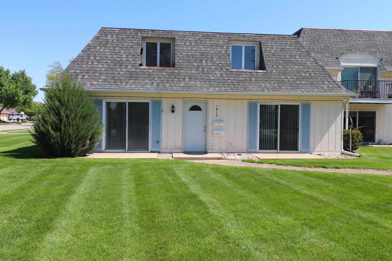 1912 32nd Street - Photo 1