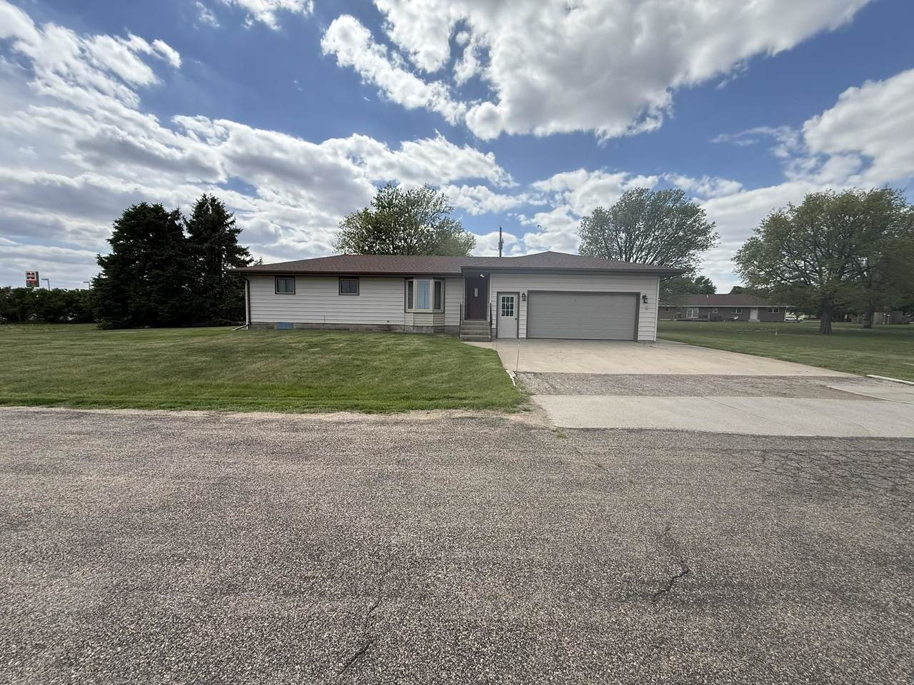 120 Locust St - Photo 1