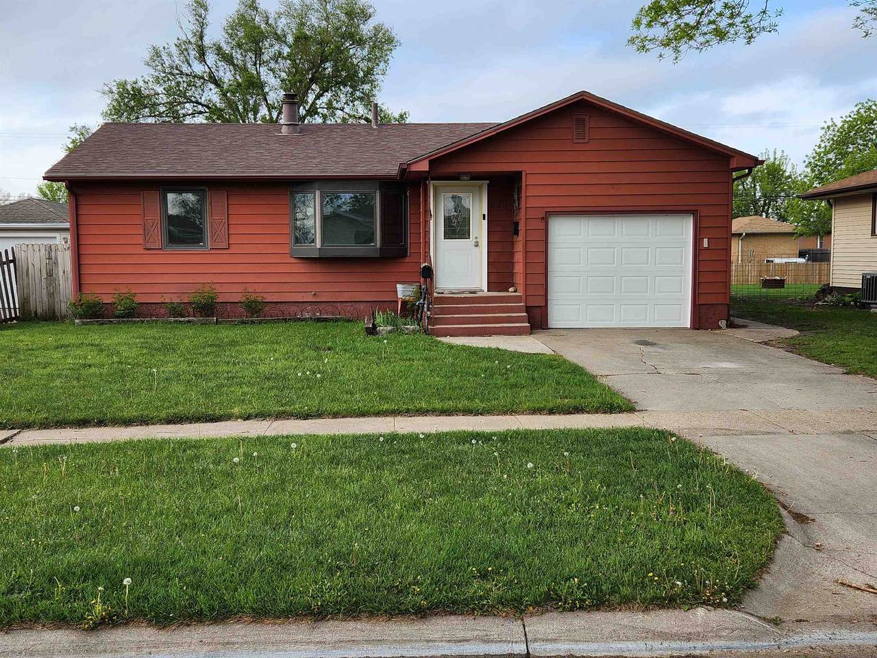 913 Becton Street - Photo 1