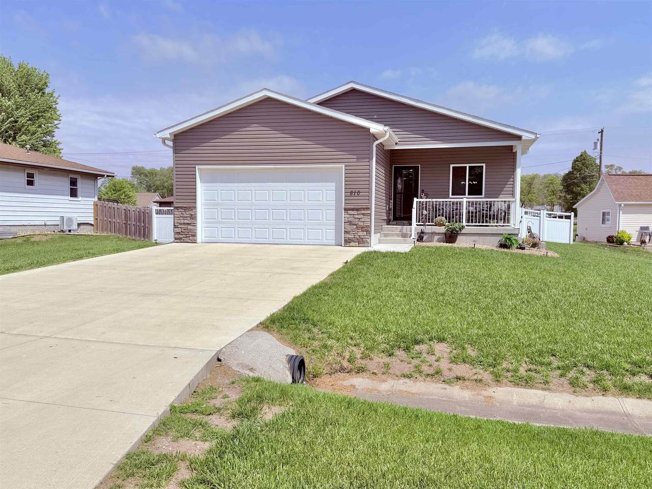 810 9th Street - Photo 1
