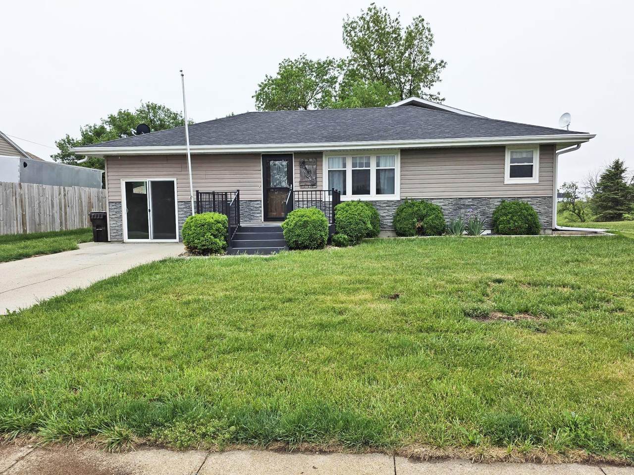 405 Beech Street - Photo 1