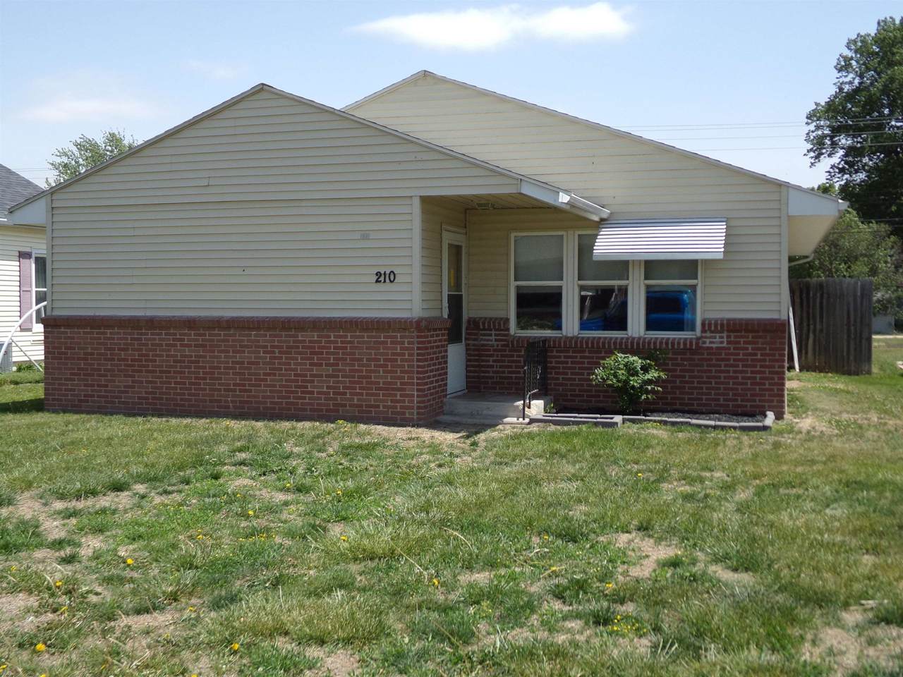 210 North Cedar Street - Photo 1