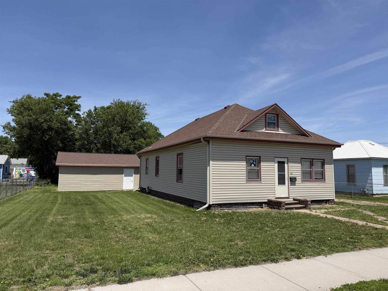 414 16th Street - Photo 1